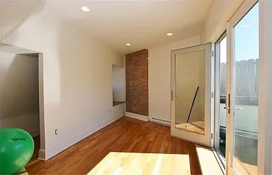 Rented by R New York