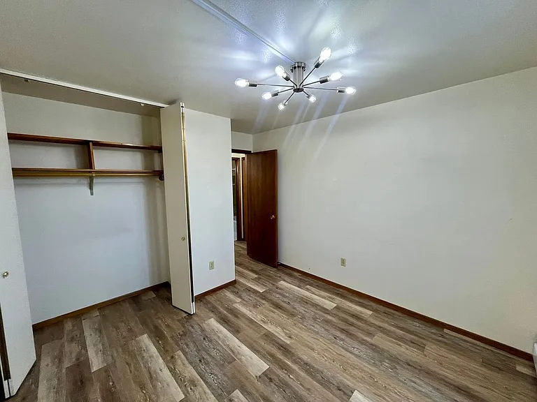 619 Laurel Ct — Photo 12