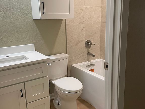 5th image of 236 Aspenway Dr