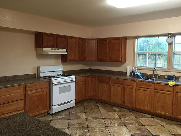 5th image of 7117 Poplar Dr
