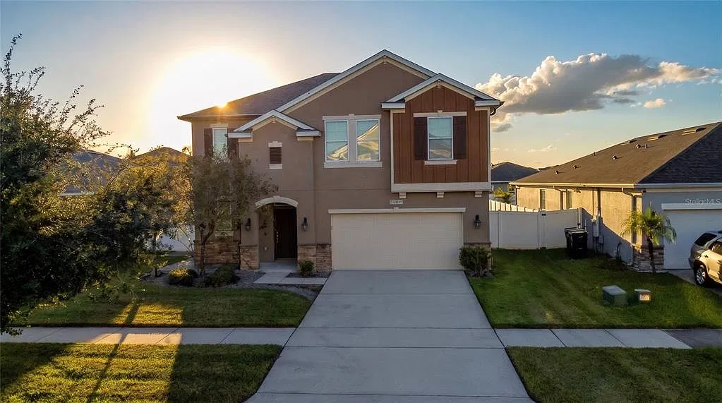 3 bed, 2.5 bath, 2147 sqft, $2,950 — Photo 1