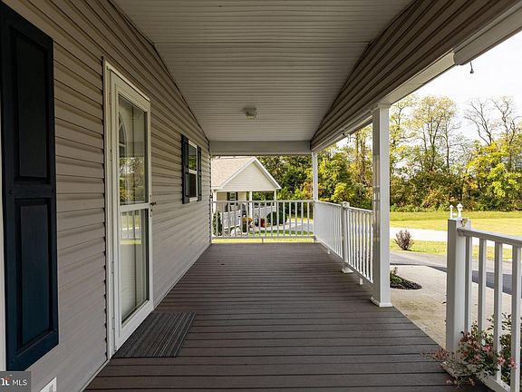 4th image of 48 Michael Ct