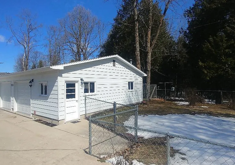 9875 E Cherry Bend Rd — Photo 2