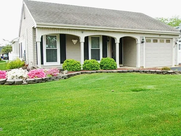 27 Wycombe Way, Manchester, NJ 08759