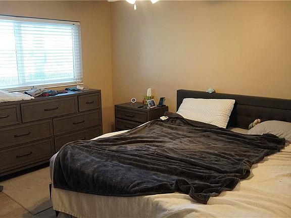 3rd image of 2100 Barkeley LN #1