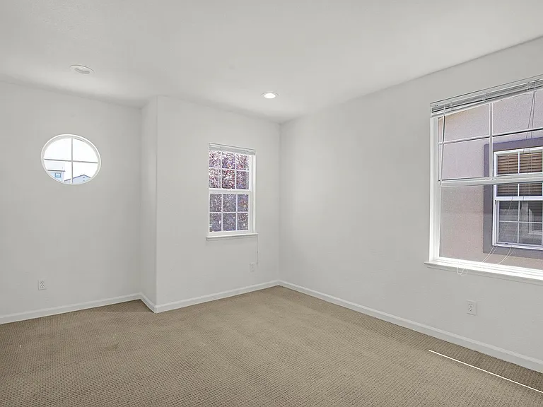 2111 Parkhurst St — Photo 24