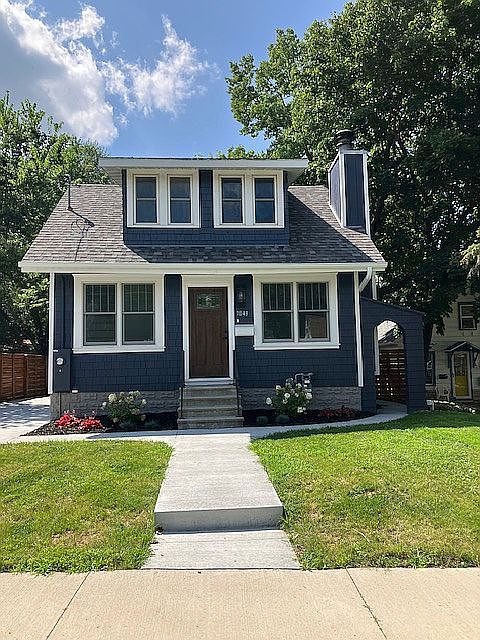 1st image of 1043 6th Ave SE