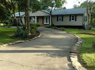 7 Lennecke Ln, East Brunswick, NJ 08816