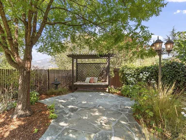 4300 Heritage Ln — Photo 38