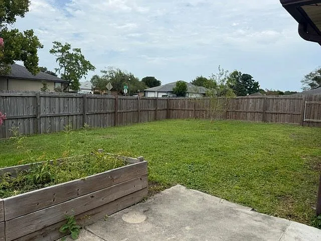 2360 Ironstone Dr E — Photo 3
