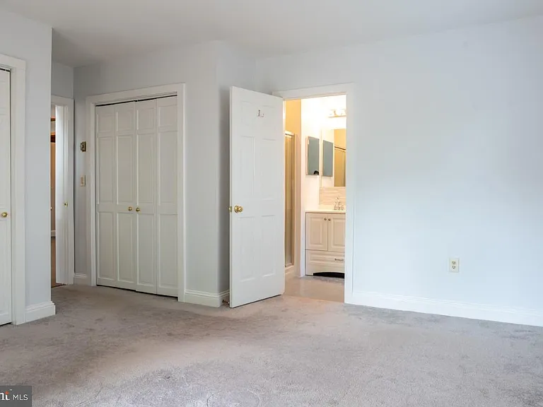 2031 Hillside Dr — Photo 25