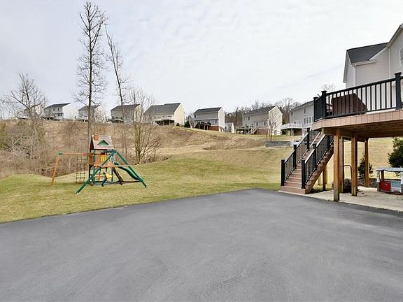 4th image of 1305 Maplewood Cir
