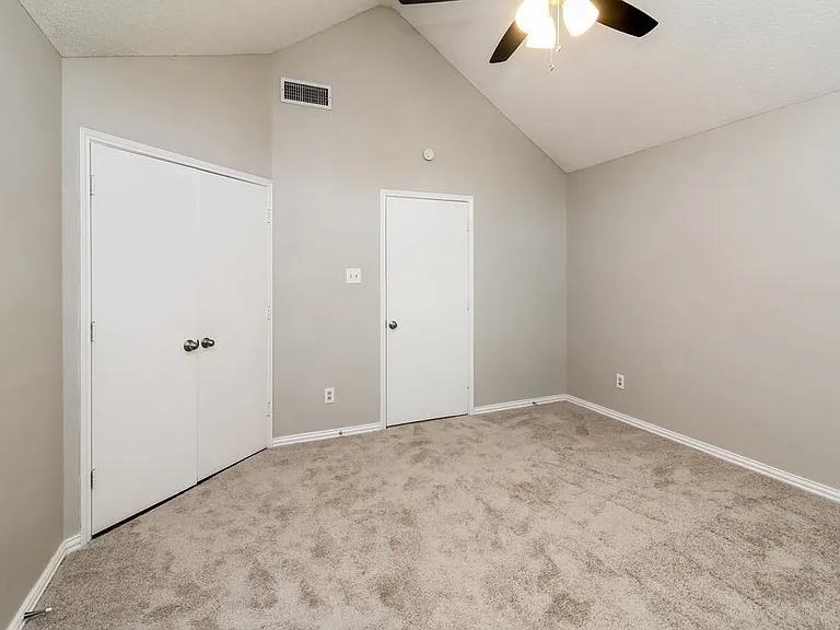 1115 Colbert Ln — Photo 6