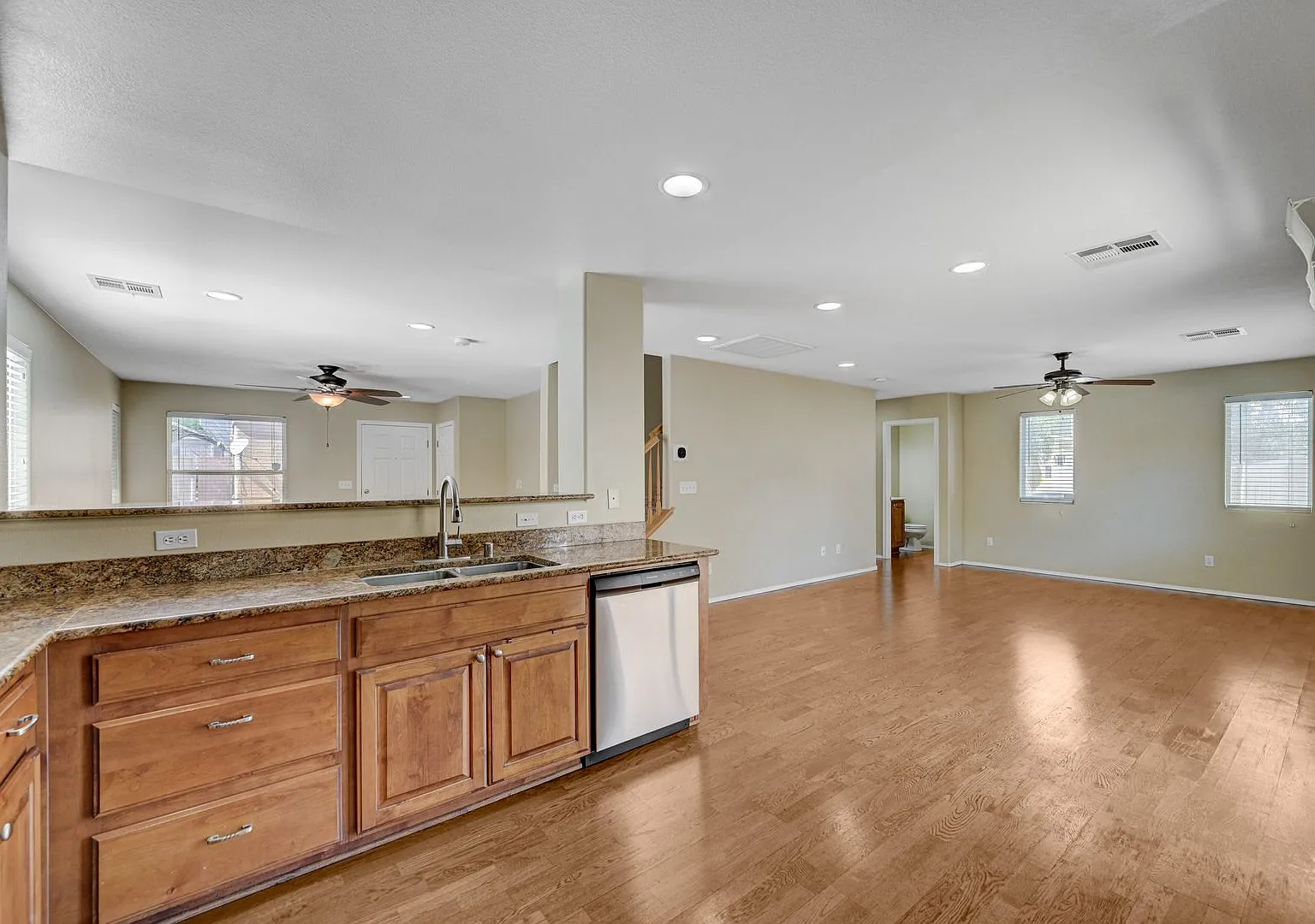 4bd Home — Photo 2