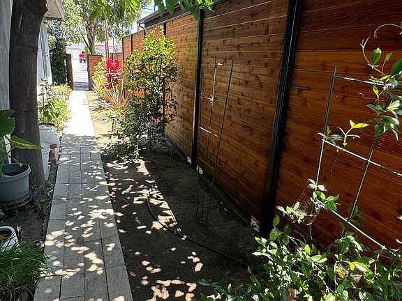 5th image of 4247 1/2 S Centinela Ave