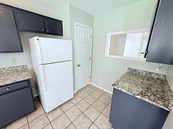 3rd image of 1001 Creekside Pl