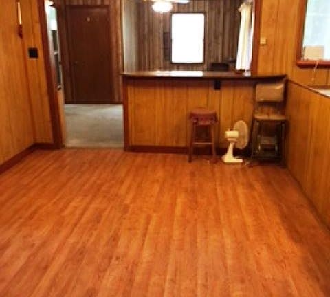 2nd image of 742 Glen St