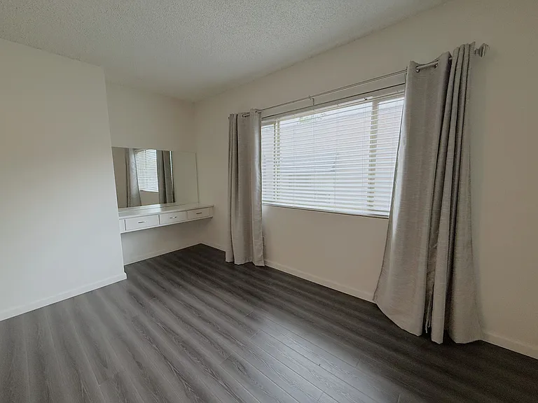 10809 Camarillo St #1 — Photo 11