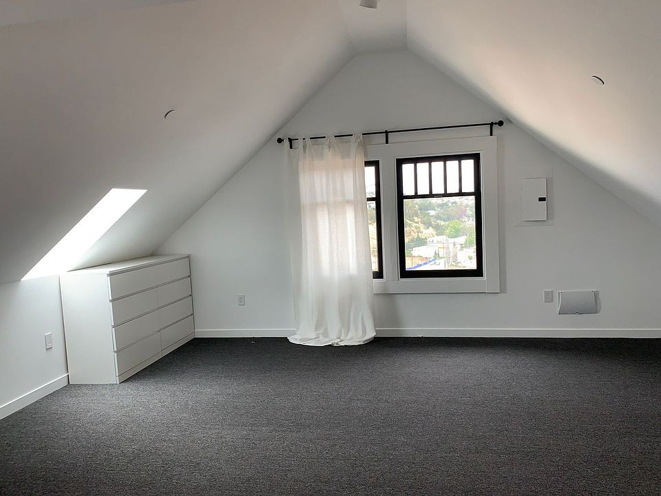 Building Photo 5