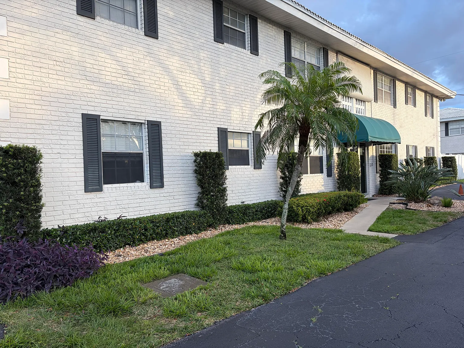 2 bed, 2.0 bath, 892 sqft, $2,000 — Photo 2