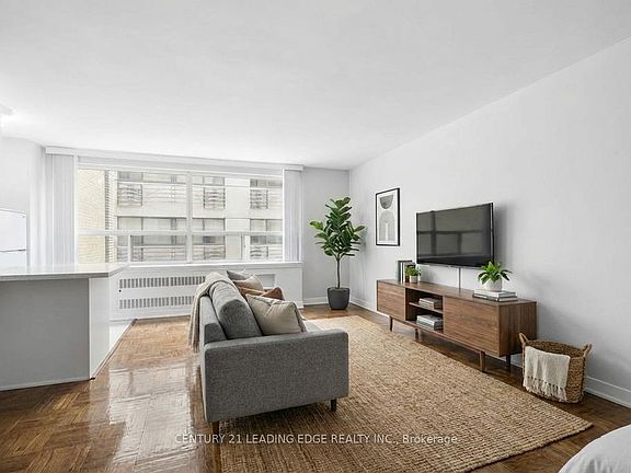 3rd image of 103 Avenue Rd #404