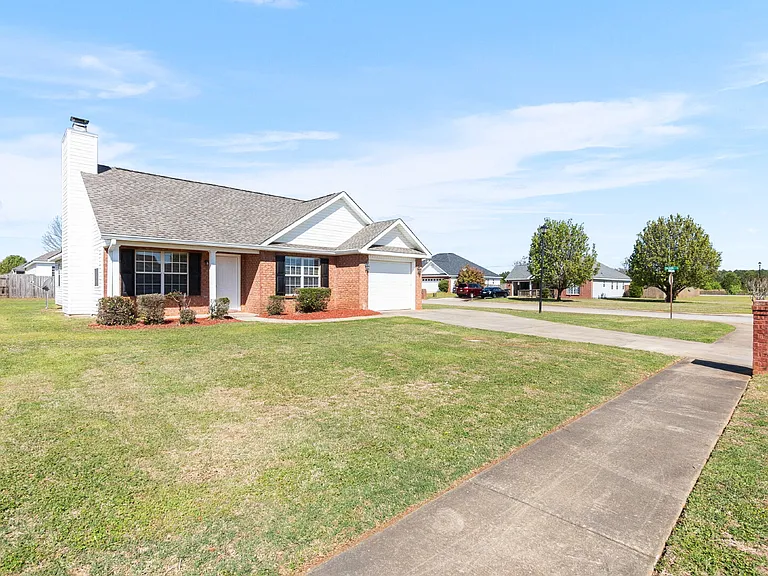 200 Stirling Bridge Dr — Photo 3