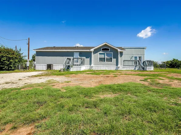 9212 Giant Dr, Joshua, TX 76058
