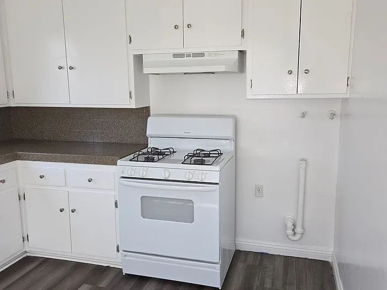 1376 E Date St — Photo 7