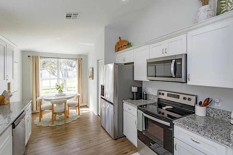 4 bed, 2.0 bath, 1998 sqft, $2,699 — Photo 3