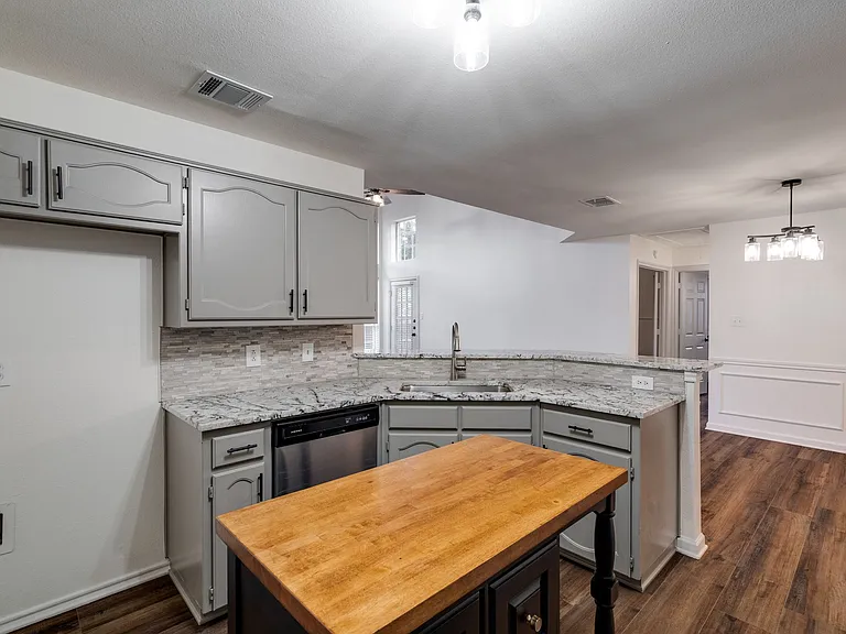 947 Winterstone Dr — Photo 9