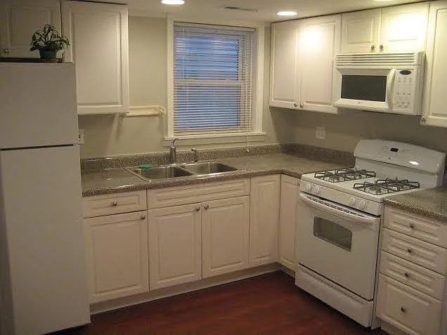Kitchen - 3547 N Marshfield Ave #GARDEN