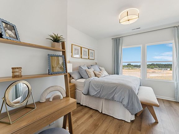 2nd image of 907 Formby Way