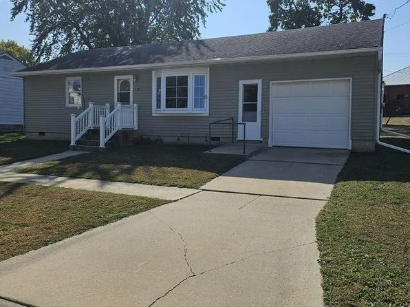 110 Franklin St, Strawberry Point, IA 52076