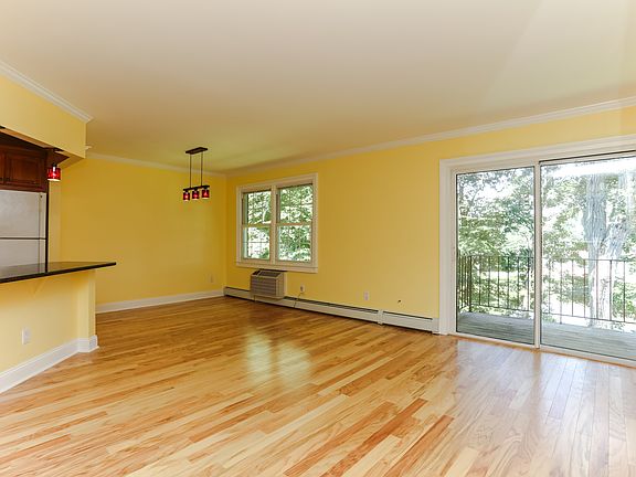 5th image of 7 Dove Ct APT I