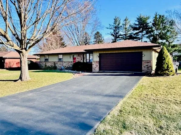 7221 Farmhome Ln, Cherry Valley, IL 61016