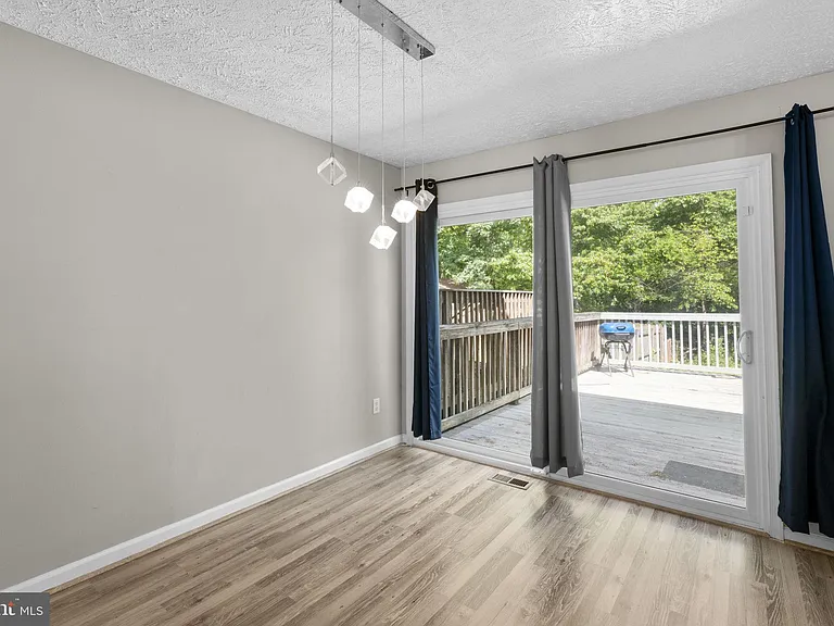 1043 Debbie Ave — Photo 7