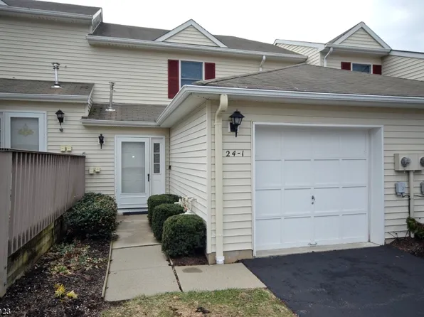 24-1 Dara Dr #29, East Hanover, NJ 07936