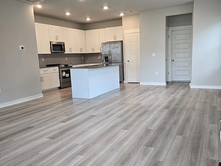 326 Lydia Dr — Photo 7