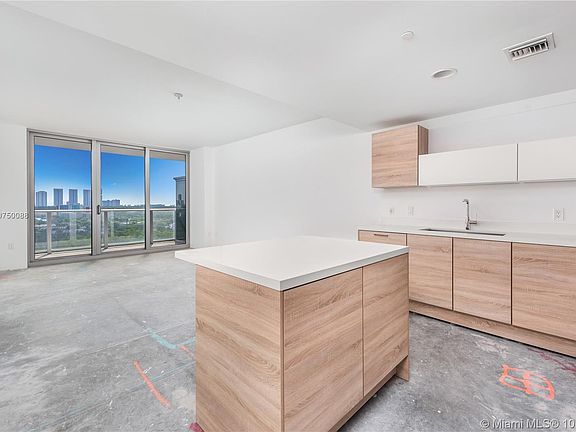 2nd image of 16385 Biscayne Blvd Unit 1217