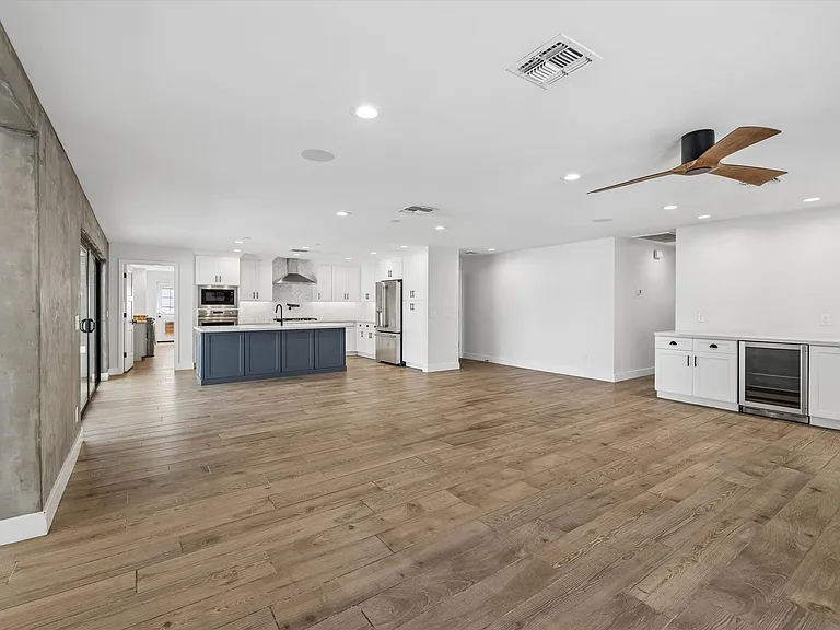 301 E Royal Palm Rd — Photo 12