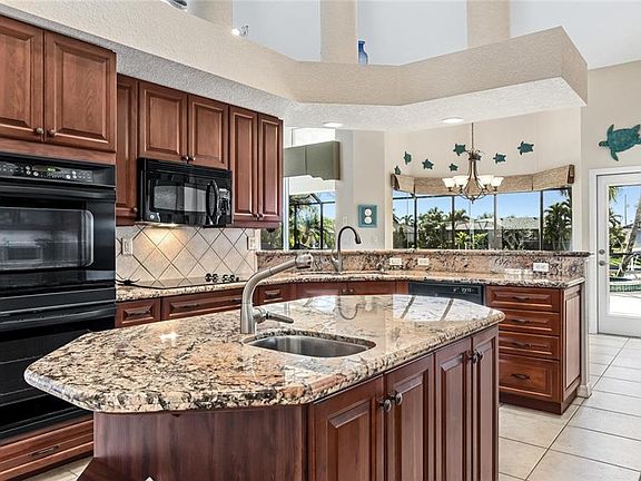 3rd image of 2825 Don Quixote Dr