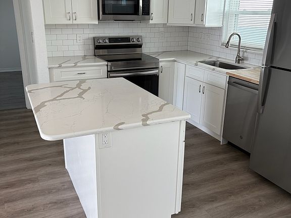 4th image of 10242 Larchmont Pl N