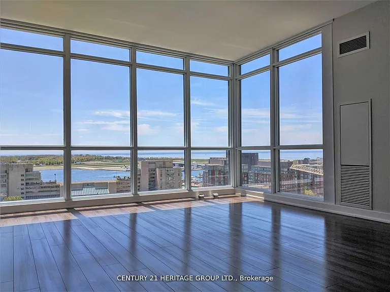 15 Fort York Blvd #1910 — Photo 3