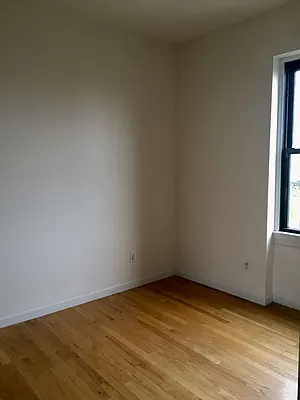 Rented by Halvatzis Realty | media 24