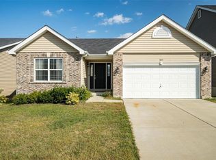 326 Pecan Bluffs Dr, Wentzville, MO 63385