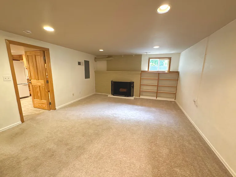 Additional recreation/living room (downstairs)