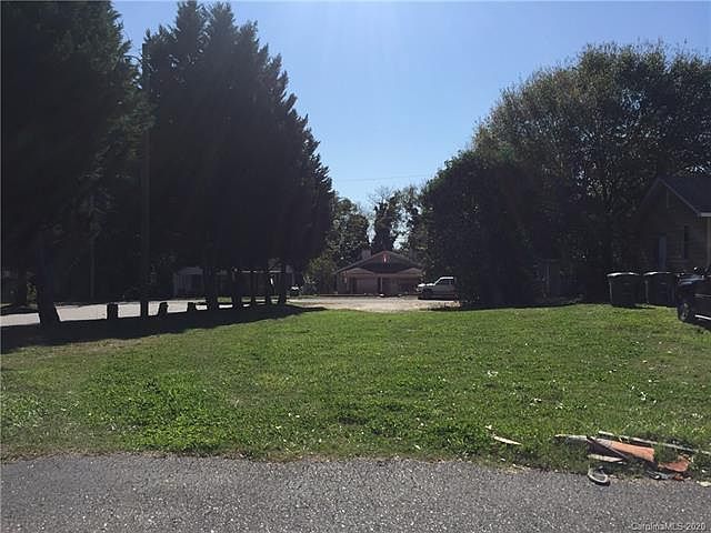 2nd image of 704 N York St #2