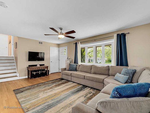 4th image of 22W480 Birchwood Dr