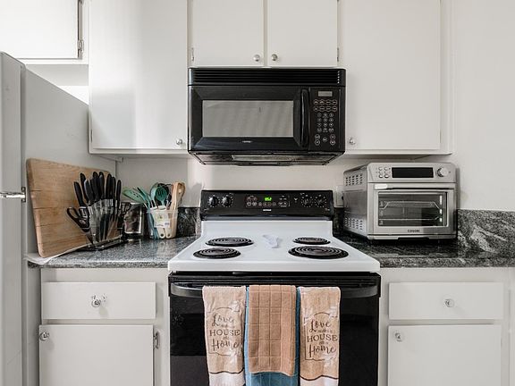 3rd image of 3024 olive glen Court