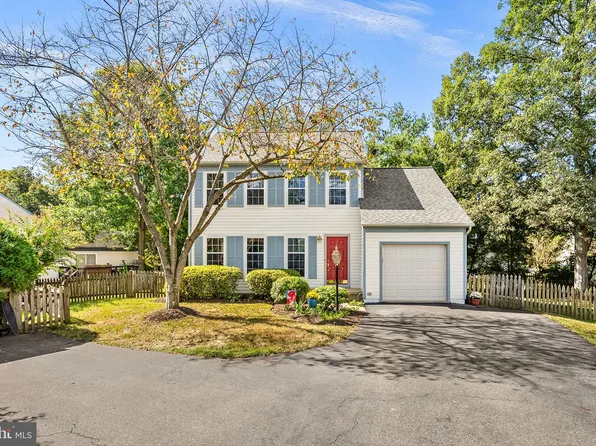 16 Newland Ct, Sterling, VA 20165